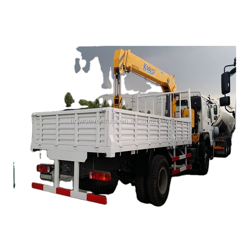 hot sale 371hp SINOTRUK HOWO cargo telescopic boom truck mounted crane 8 ton truck with crane