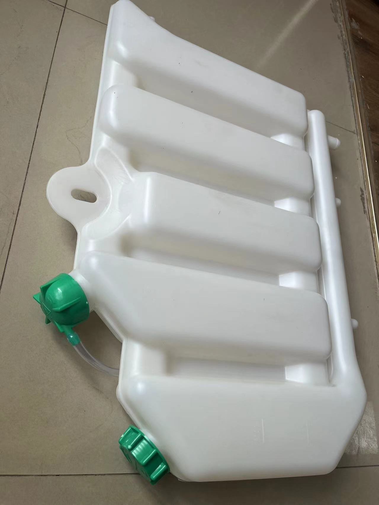 wg9632530333 SINOTRUK parts HOWO spare parts expansion tank