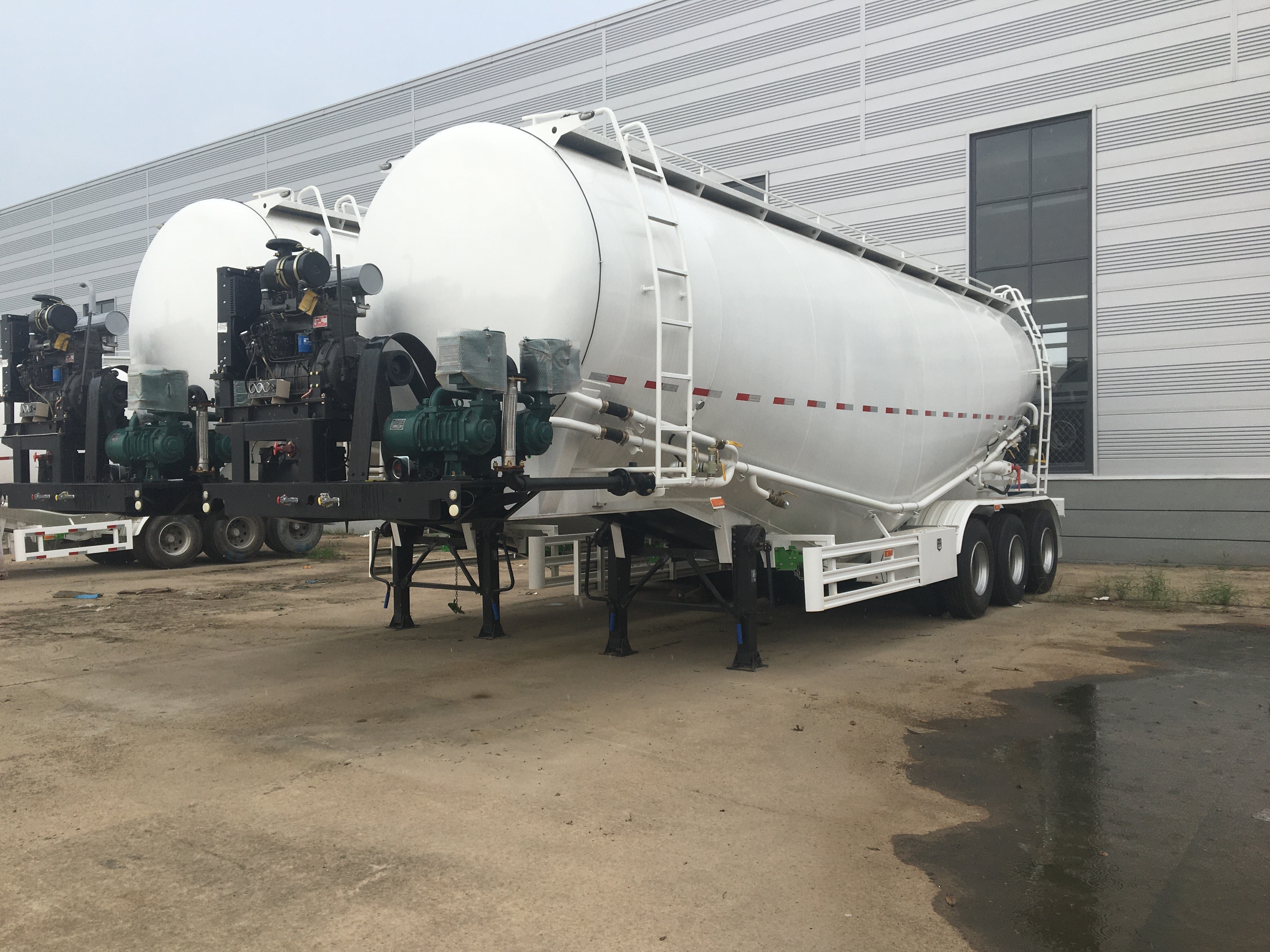 low price 60 ton 50 cbm cement tank trailer 40cbm 3 axle 40 cubic meter cement tanker trailer price