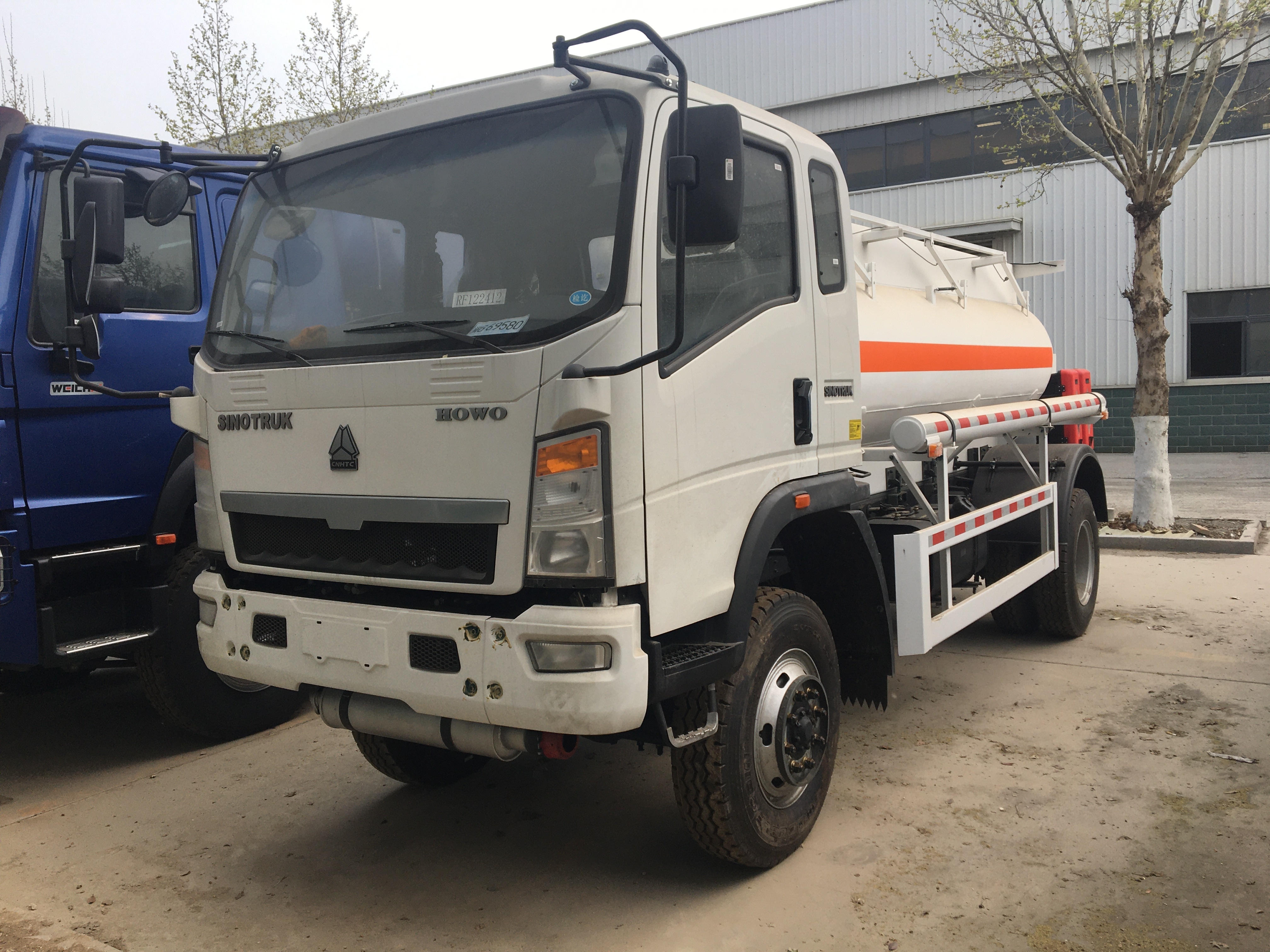 SINOTRUK HOWO 5 ton mini fuel tanker truck 5 m3 howo fuel tanker truck