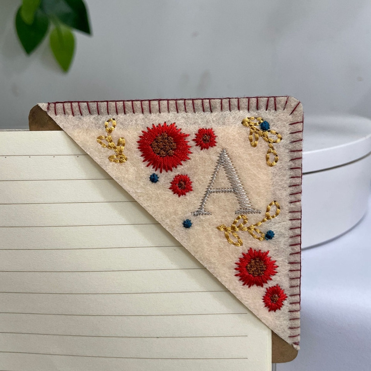 HOYE CRAFTS Personalized Hand Embroidered Felt Triangle Page A-Z corner bookmark