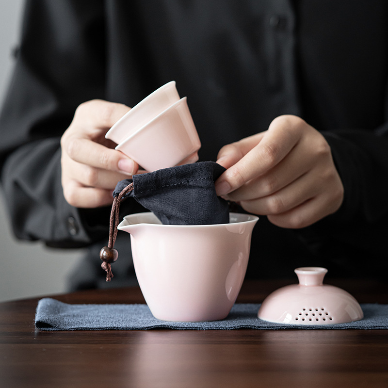 Light Pink All in One Gift Bag Tea Maker and Infuser Porcelain Chinese Gongfu Tea Set Portable Teapot Set Outdoor Tea Cup Set