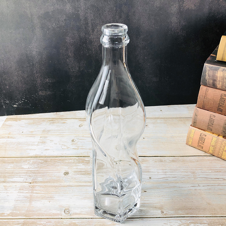 Factory Price Unique Shaped Fancy Spirit Whisky whiskey Vodka Liquor Bottle 700 ml Glass Bottle For Liquor Juice Water