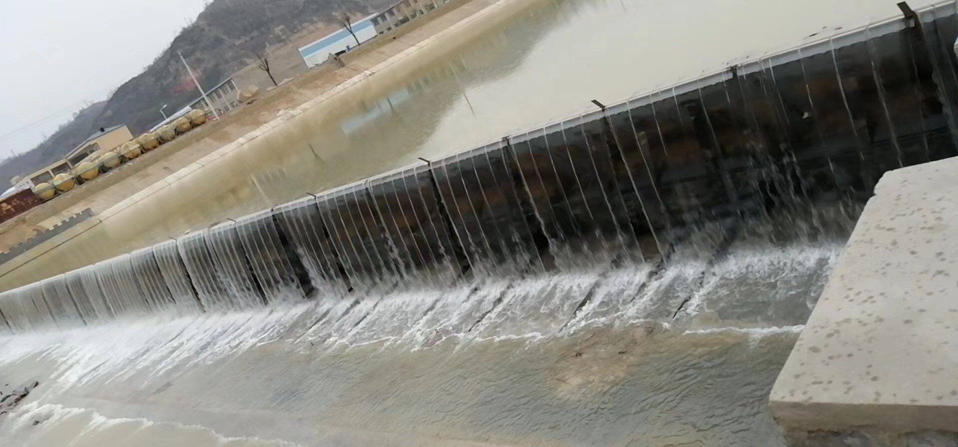 Customized Length and Width Inflatable Air Shield Dam For Flood Protection