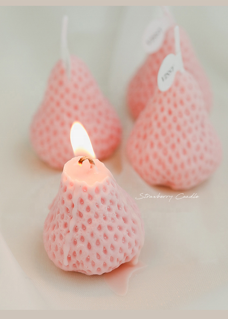 INS hot selling candle wholesale handmade decoration Christmas scented candles luxury new design strawberry scented candles