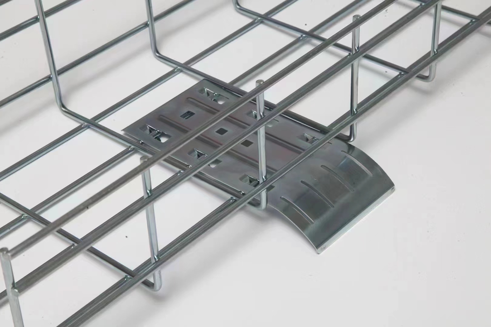 Stainless Steel Wire mesh Cable Tray with accessories  Under Desk Cable Management Tray Pre galvanized Wire Mesh Cable Tray