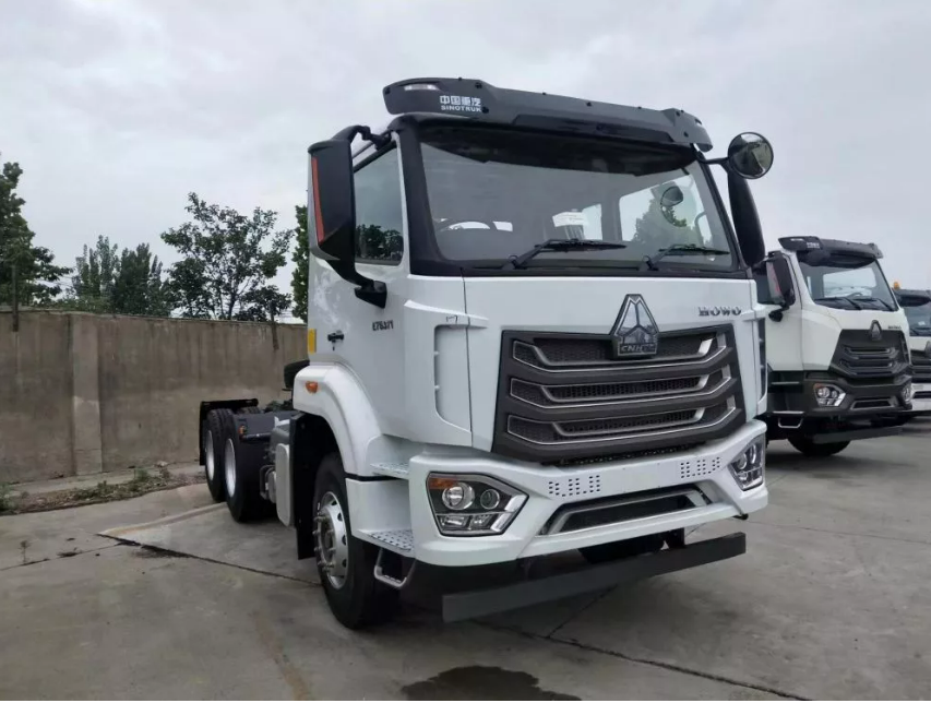 Chinese Price Heavy duty New Sinotruk HOWO N7 Tractor Head 6X4 11Wheeler Tires 480Hp Euro3 Man Engine ZDF Gear Box Tractor Truck