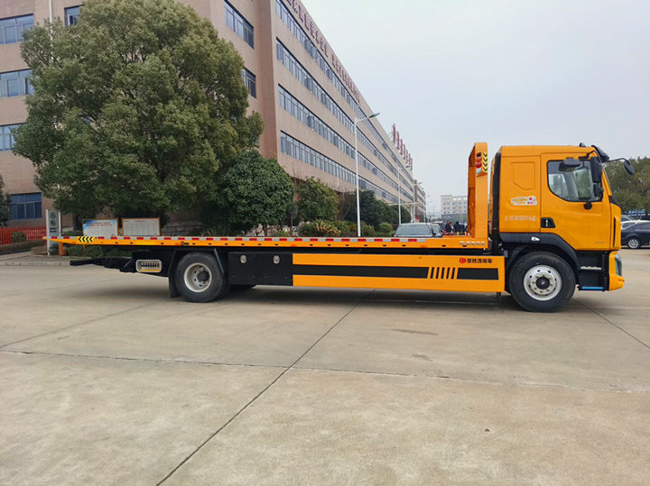 Liuqi 4x2 wrecker truck 220HP Euro 6 flatbed tow truck plate length 7.6m can carry 15 tons Flat Bed Recovery Truck for sale