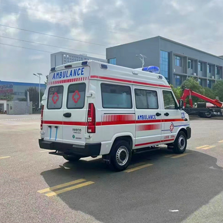 Iveco ICU Ambulance 130HP Euro 5  Monitoring ambulance  Custom ambulance