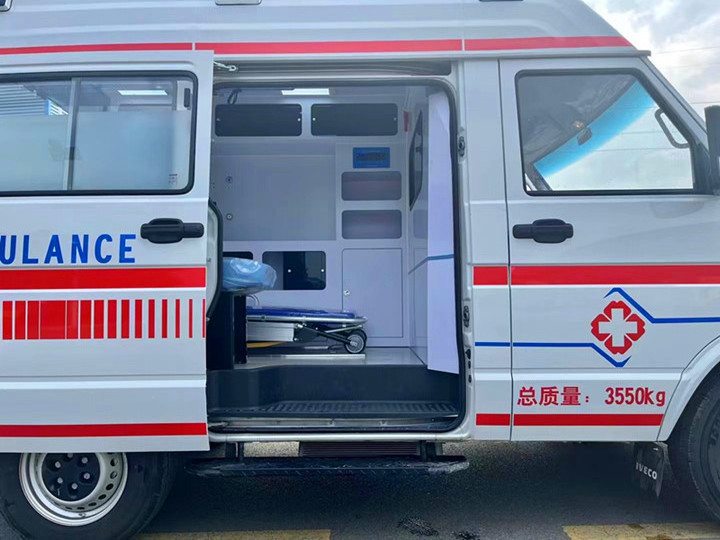 Iveco ICU Ambulance 130HP Euro 5  Monitoring ambulance  Custom ambulance