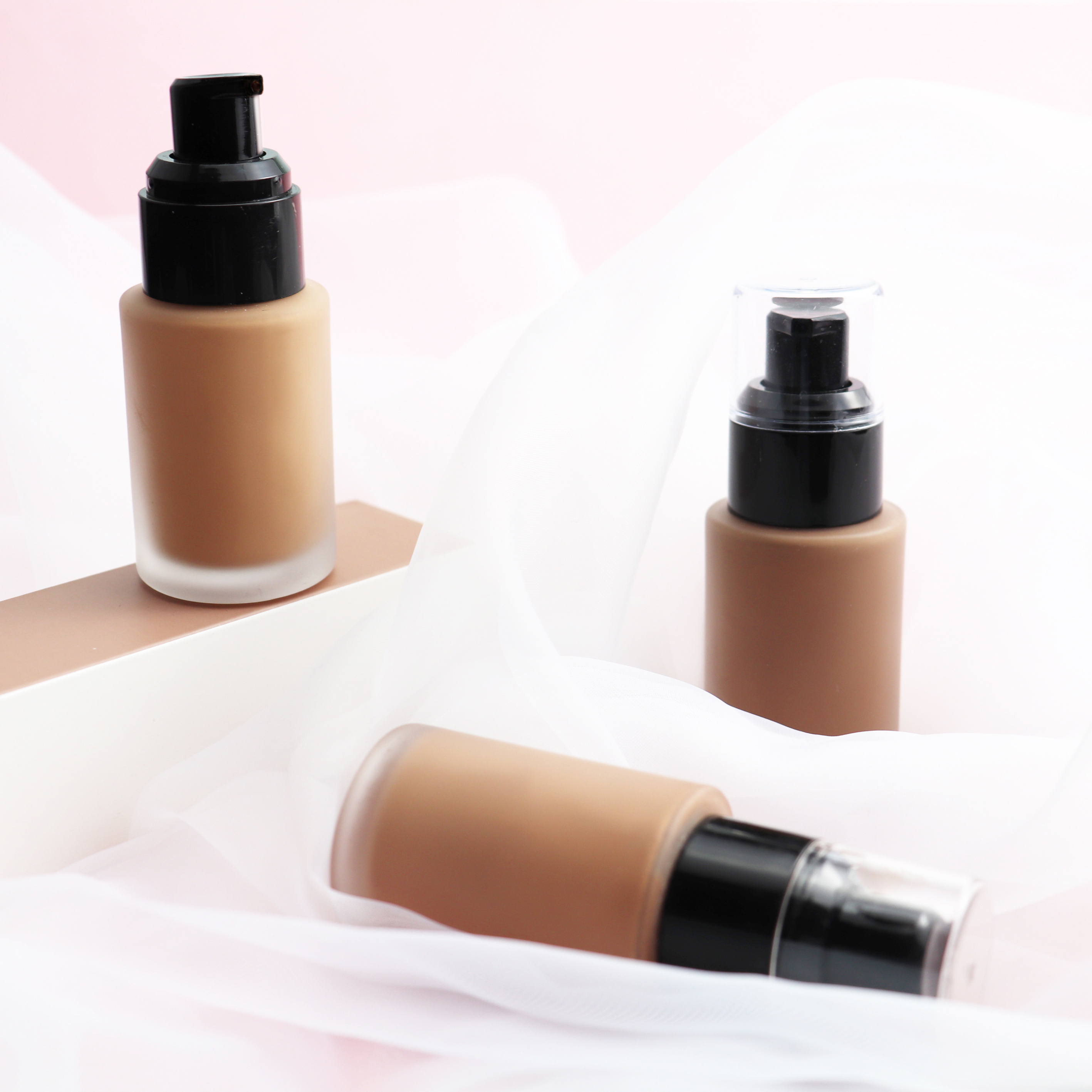 Wholesale Cosmetic 9 Color Beauty Makeup Liquid Foundation Manufacturer