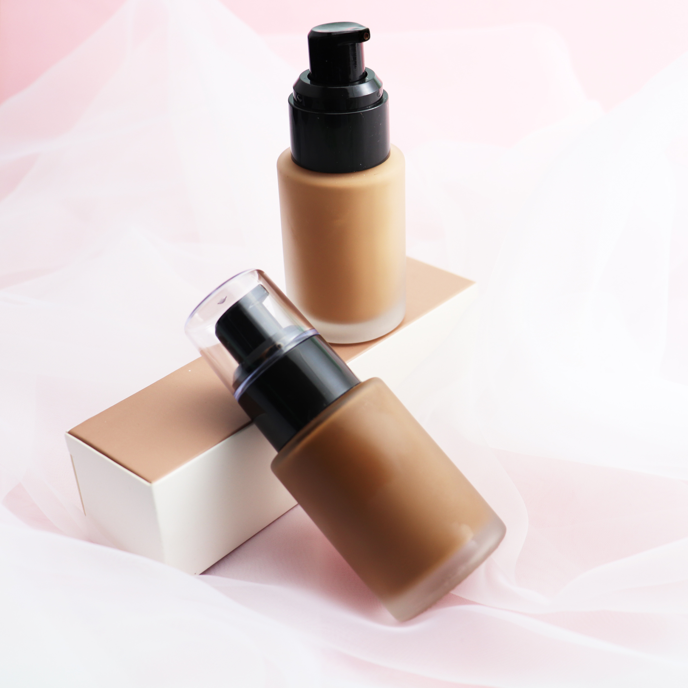 Wholesale Cosmetic 9 Color Beauty Makeup Liquid Foundation Manufacturer