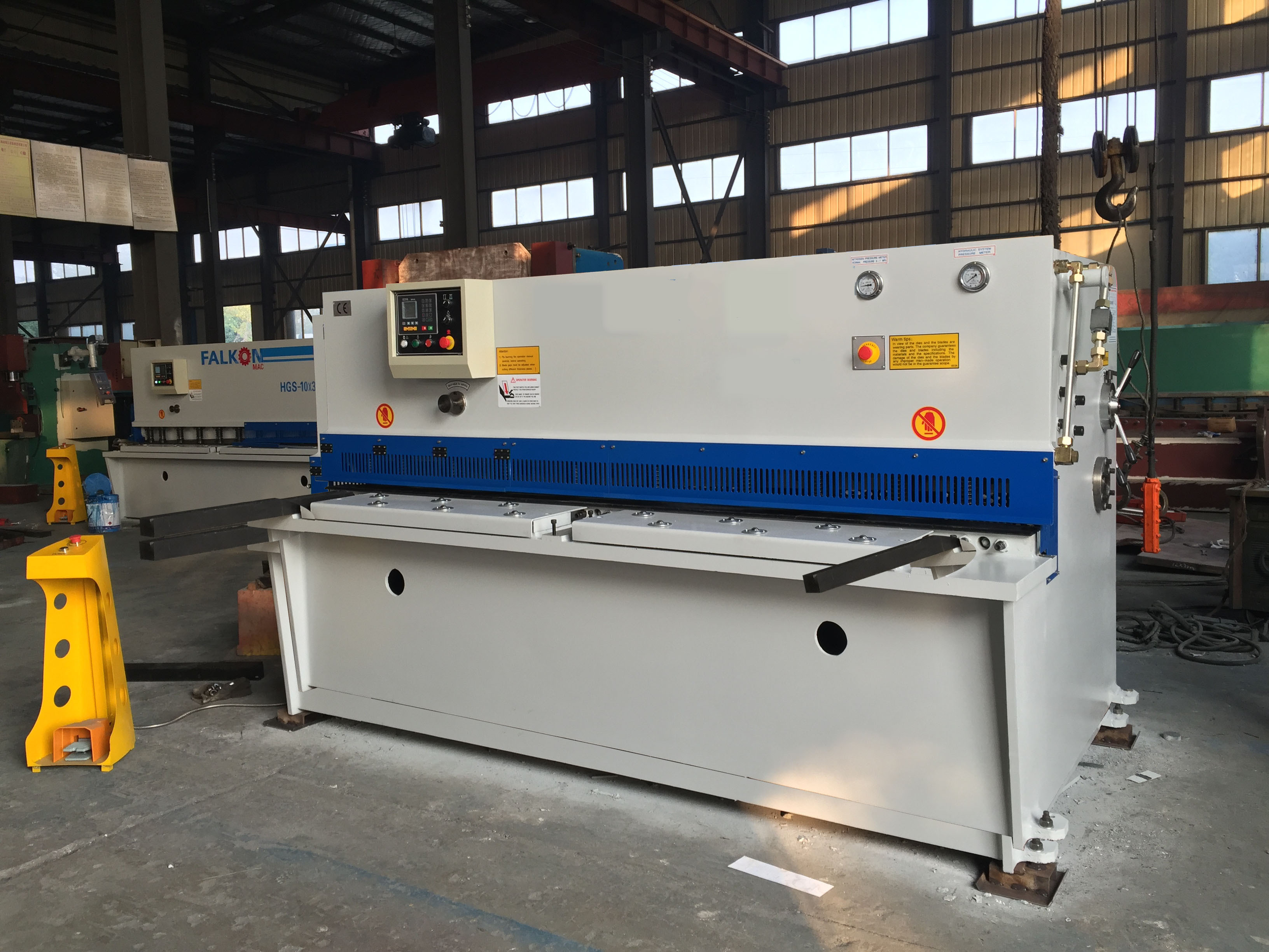 CNC automatic manual electric hydraulic mechanical guillotine steel plate sheet metal cutting shearing machine price