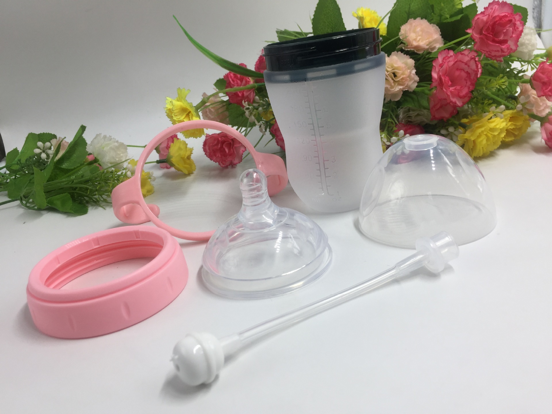 Custom Design Logo Hot Sell Bpa Free Baby Feeding Bottle 240ml Food Grade Silicone Baby Bottle