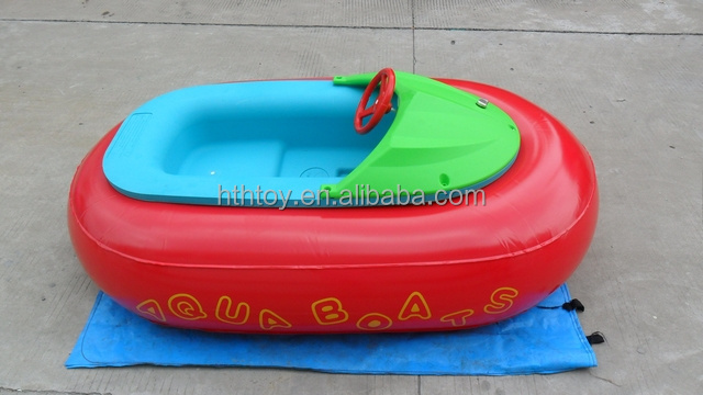 Mini bumper boat kids play on water electric boat