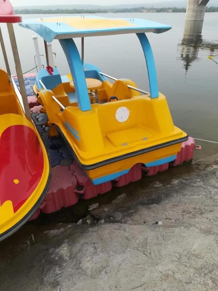 New design 2 person fiberglass water pedal boat for sale