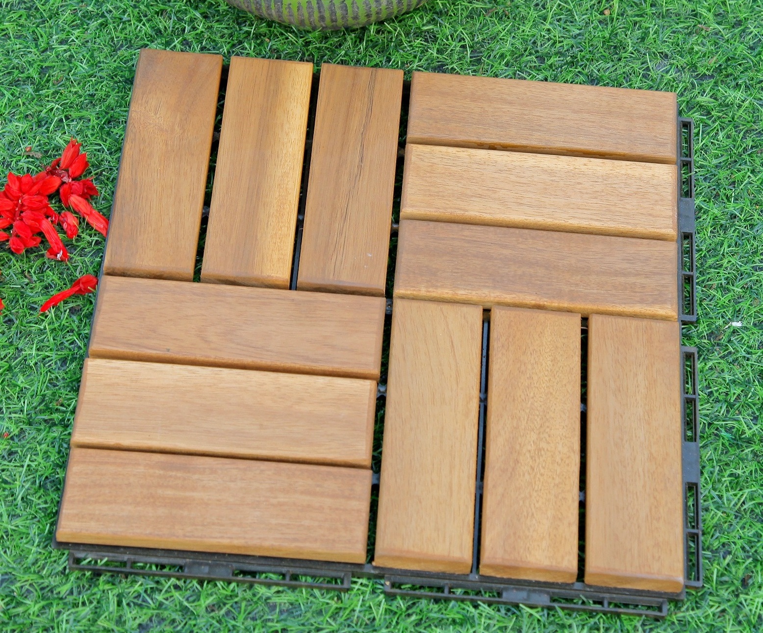 300x300mm Outdoor Floor Tiles Interlocking Decking Wood Plastic Base Deck Tiles