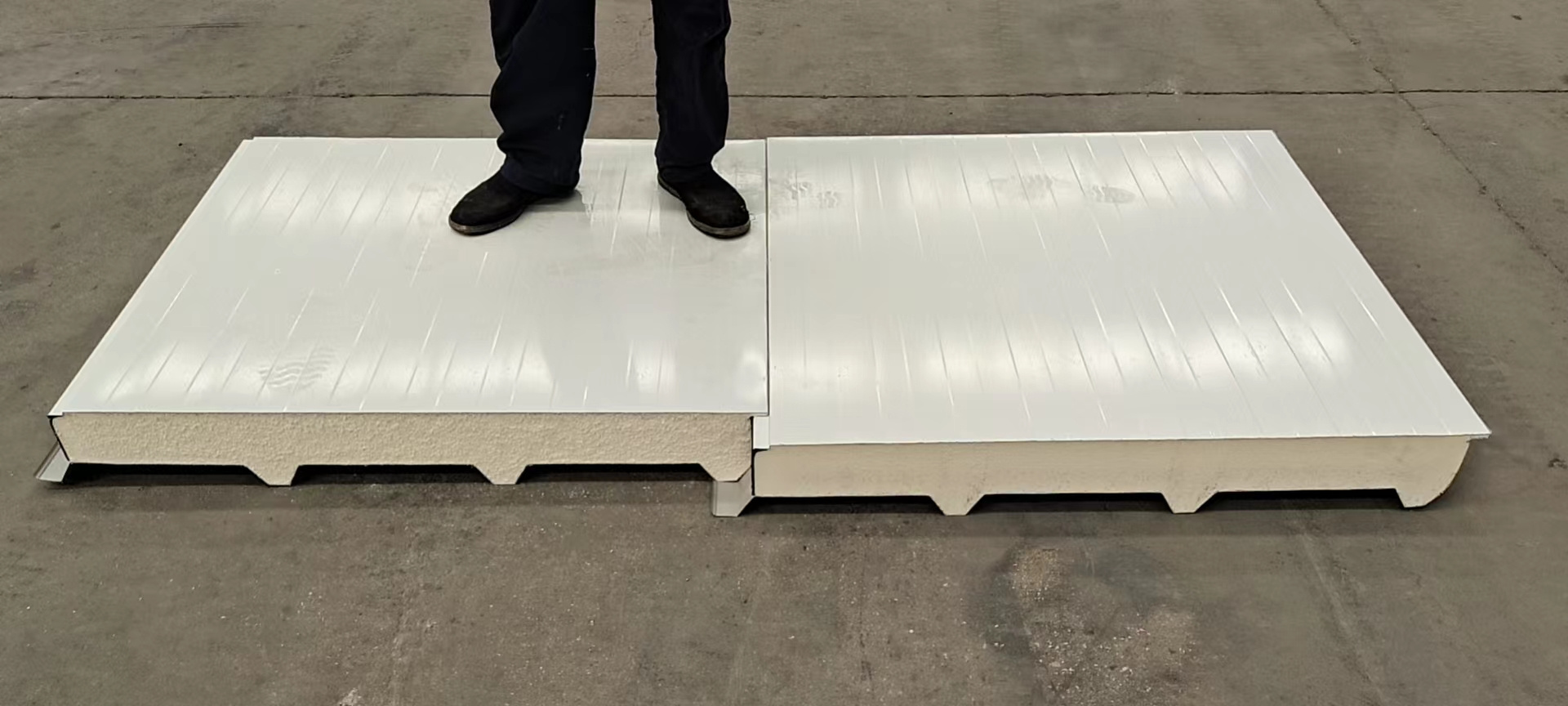 Thermal Insulation 50~200mm Thickness Polyurethane / PU Sandwich Panel Roofing and Wall