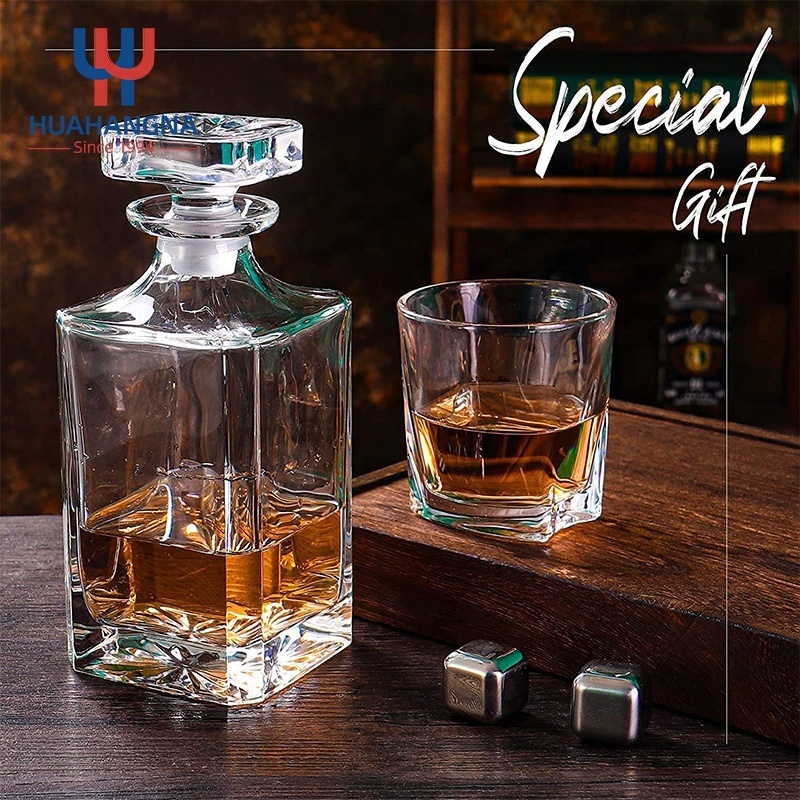 26oz Lead-Free Crystal Glass Square Plain Whiskey Bottle Decanter for Wine Bourbon Brandy Liquor Juice