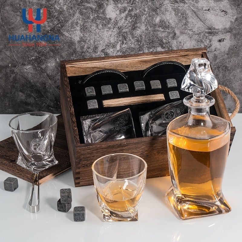 Custom Logo Portable Old Fashioned Bourbon Whisky Glass Gift Set 10oz Round Crystal Whiskey Glass and Stones Set