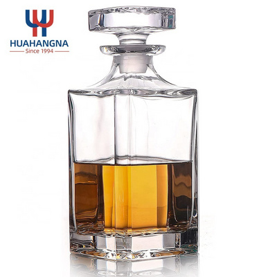 26oz Lead-Free Crystal Glass Square Plain Whiskey Bottle Decanter for Wine Bourbon Brandy Liquor Juice