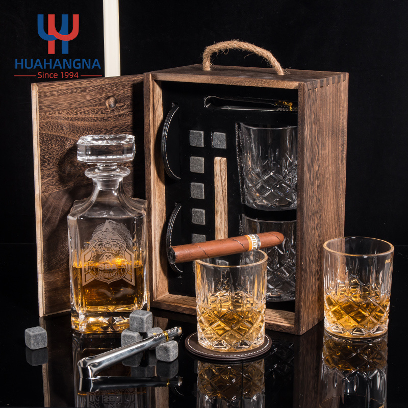 Custom Logo Portable Old Fashioned Bourbon Whisky Glass Gift Set 10oz Round Crystal Whiskey Glass and Stones Set