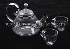 Colored hand-made borosilicate glass teapot with infuser