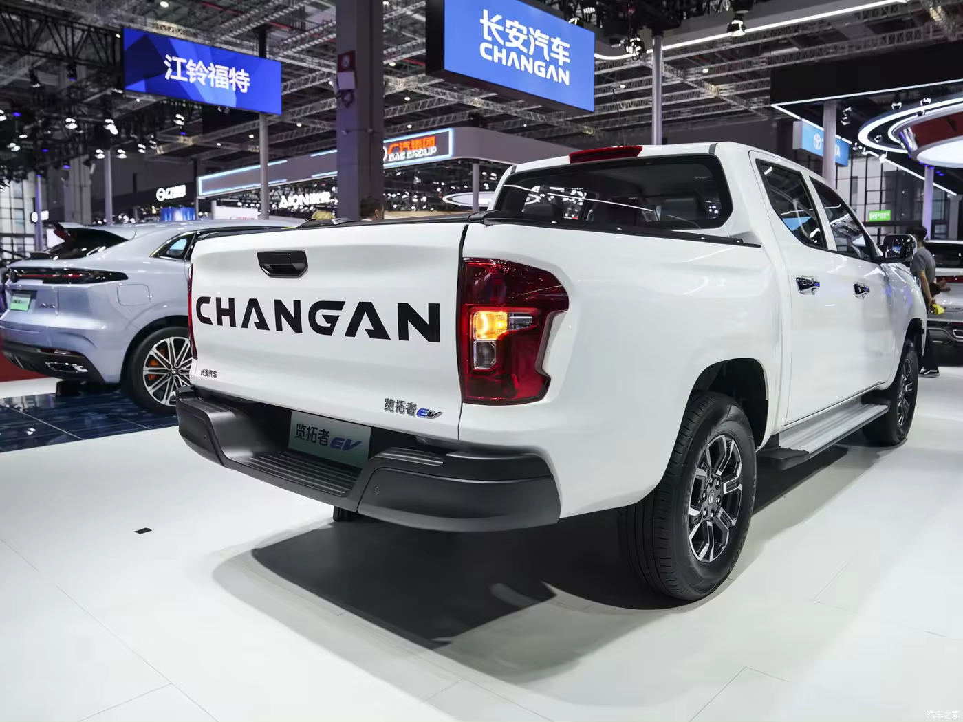 Changan Pickup Truck 2.0T Cargo Car 5 Seat Changan Lantuozhe High Performance Gasoline/Diesel Small Pickup Truck