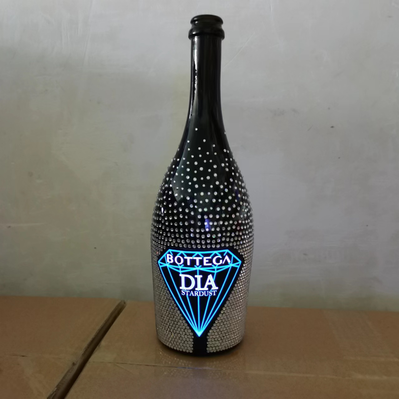 dom  Champagne luminous label