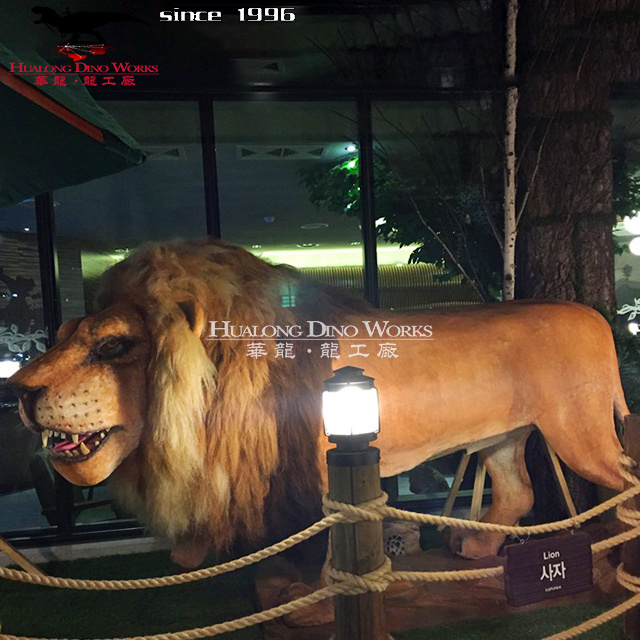 Artificial animatronic realistic animals life size lion  animal model