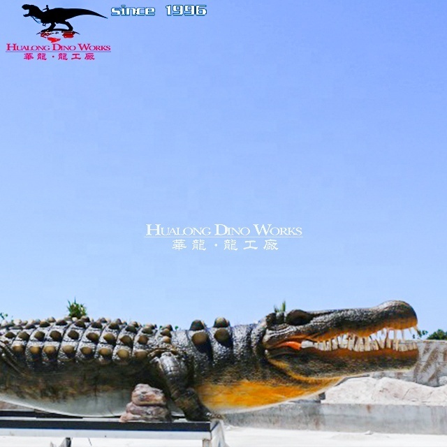 Lifelize Realistic Plastic Animals Such As Remote Control Alligator In Zoo Park