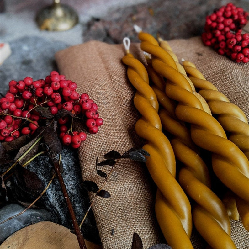 Huaming Handmade 10' Dinner Sprial Taper Candle Unique Orange Long Wick Imperfect Pure Beeswax Twisted Taper Hand Dip Candles