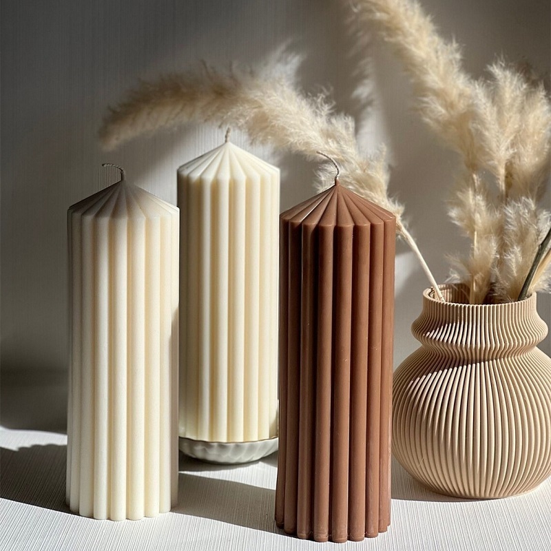 Huaming Luxury Soy Wax Scented Large Skinny Pillar Aroma Candles Handmade Wedding Home Decor Flower Ribbed Pillar Craft Candle