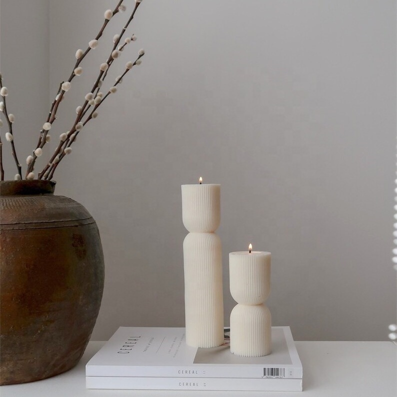 Huaming Modern Aesthetic Home Decor Handmade Soy Wax Ribbed Columnar Candle Lvory White Round Cylinder Fluted Pillar Candle