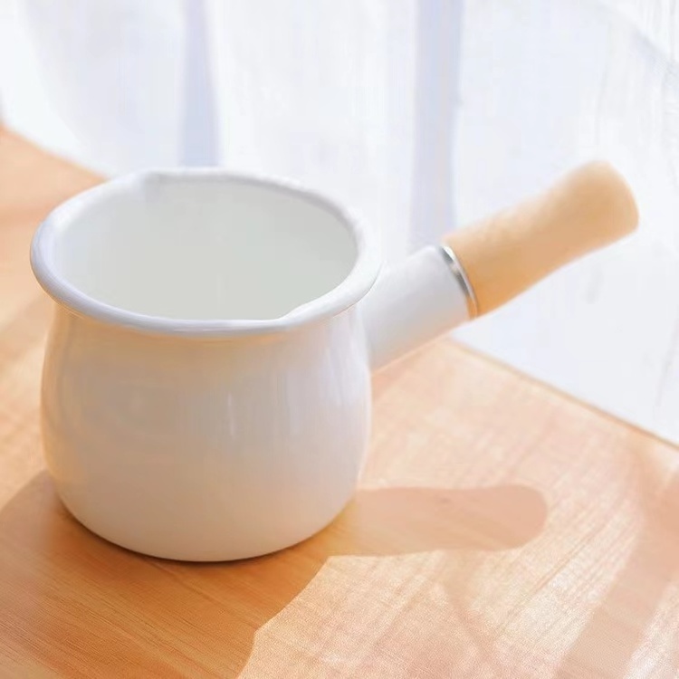 Wholesale Cookware Kitchen enamel milk cooking pot with wooden hand fried eggs mini sauce pots