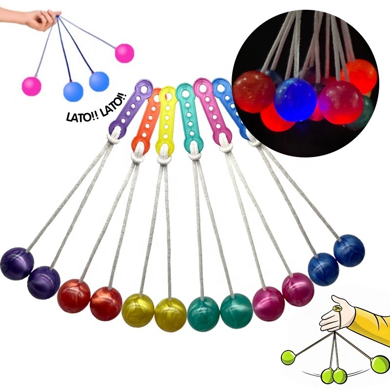 Wholesale plastic sound maker pro-clackers click clack balls clacker balls toys on a string