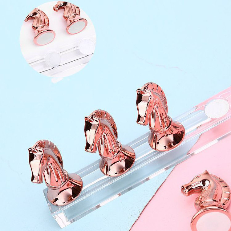 OEM Nail Practice Stand Horse Head False Nail Tips Display Holder Magnetic Nail Tips Stand DIY Fingernail Art Display Stand