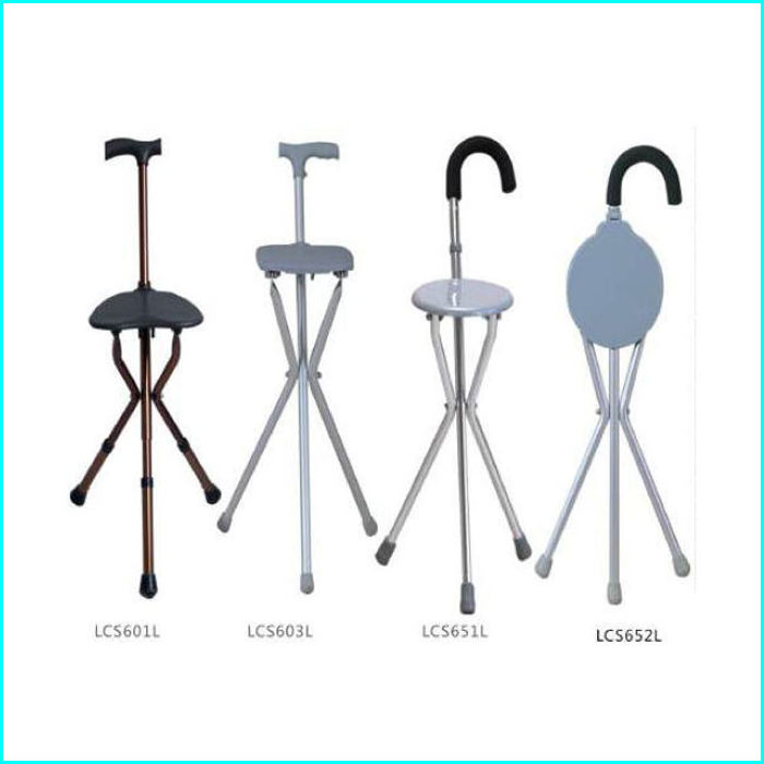 Medical crutches walkers: The elderly can walk with four crutches to support walking with walking sticks