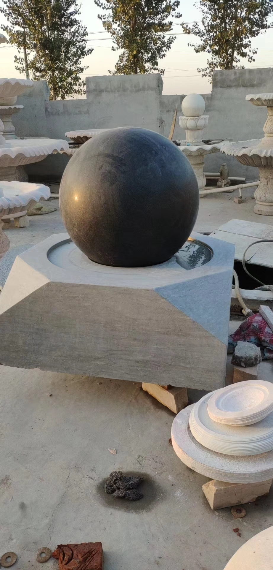 New Design Outdoor Water Stone Black Rolling Sphere Globe Fountain