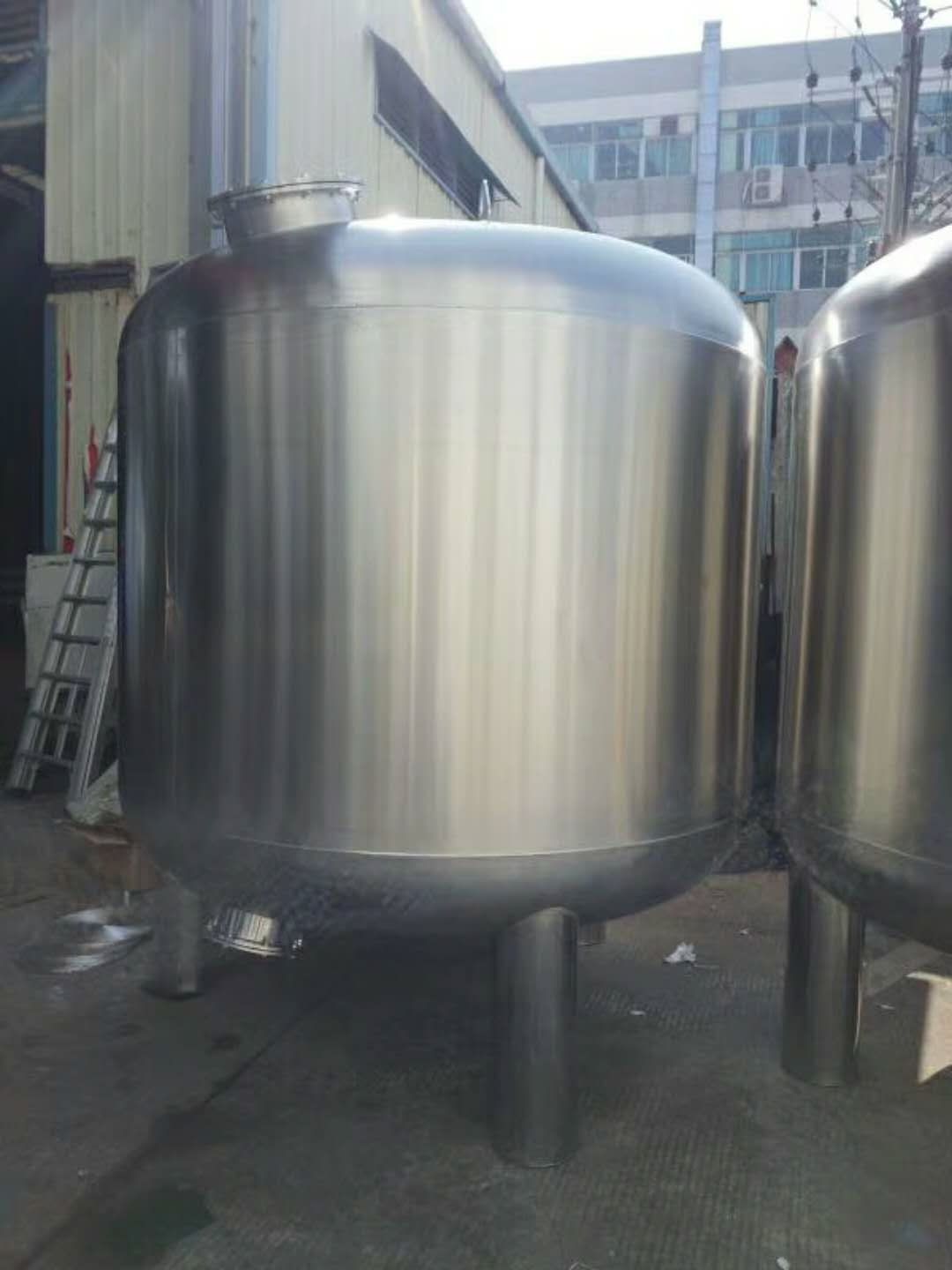 0.5T 1T 1.5T 2.0T Stainless Steel 304 316 Buffer Tank Storage Water Tank With Round Shape