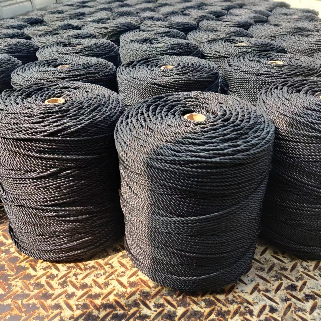 Hot Sales PE Ropes  Plastic Twisted Polyethylene Rope Fishing Net Twine