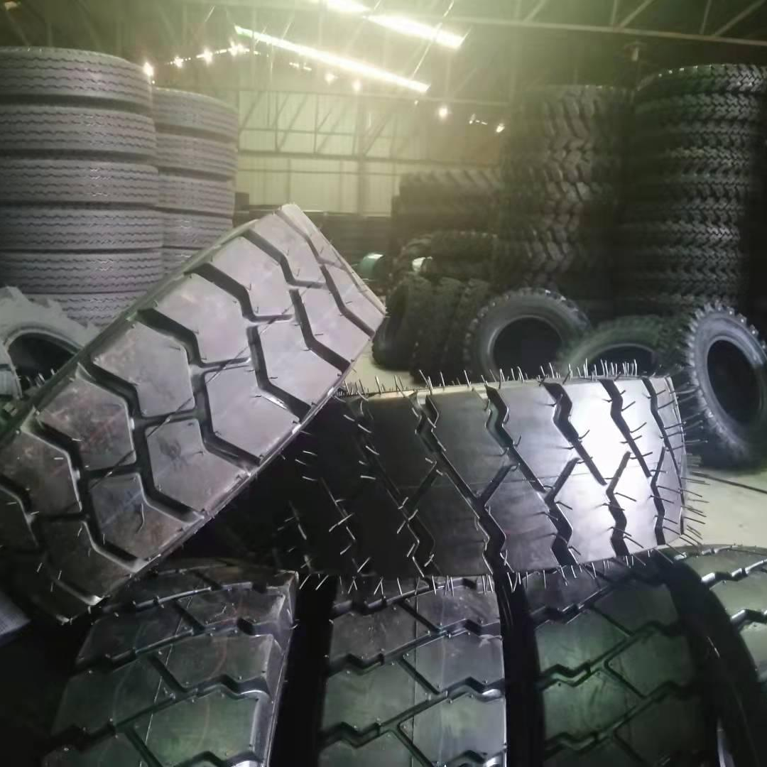 forklift tyre 700x12/ tubeless solid skid steer tires 10-16.5 12-16.5 14-17.5