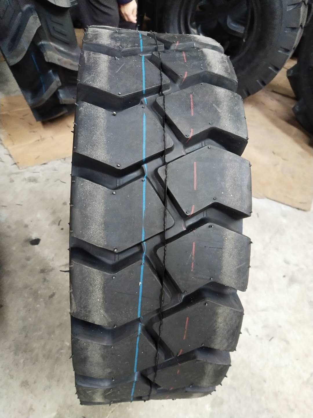 Wholesale high quality pneumatic Forklift tyre industrial tire 28*9-15 8.15-15  nylon bias tire