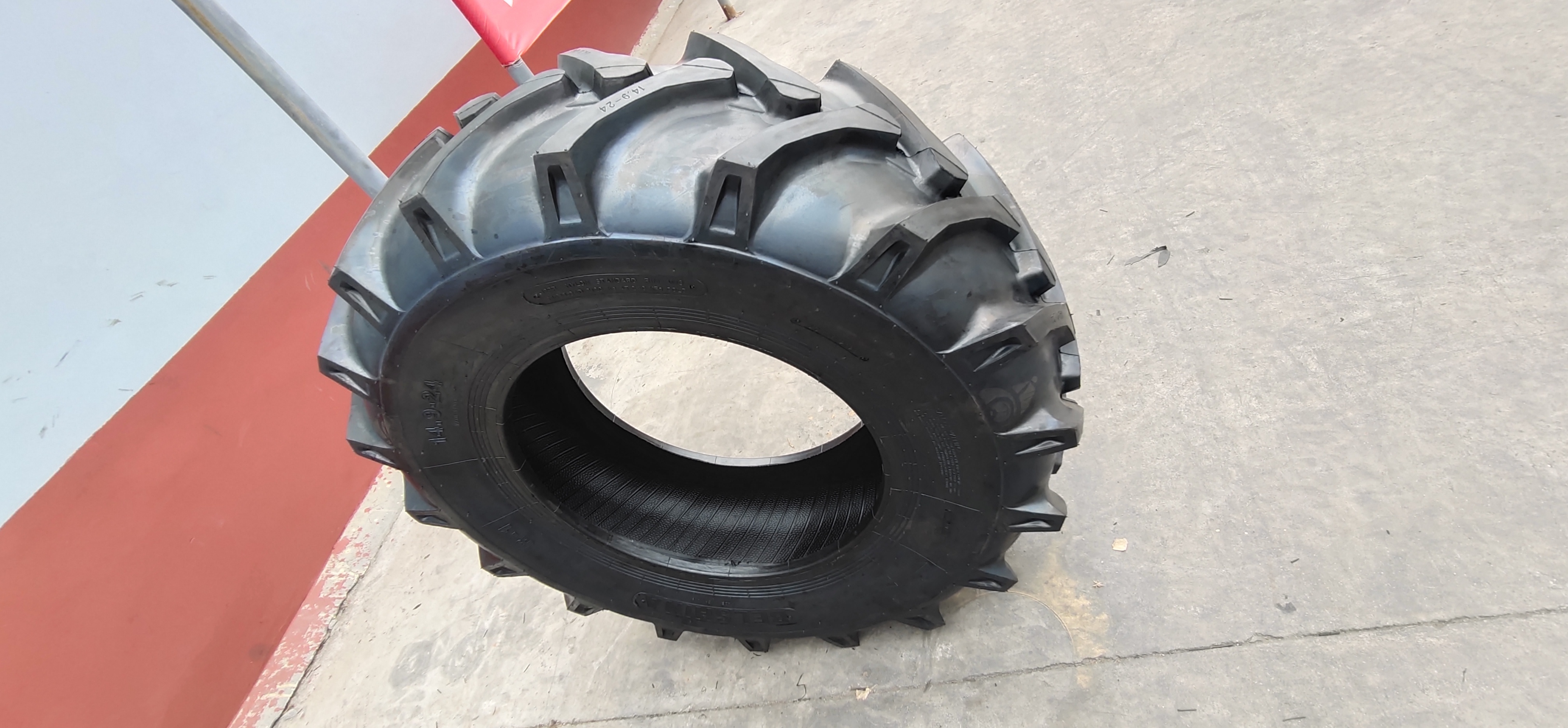 12.4-28 tractor tire 14.9-24 14.9-28 tractor tires for sale