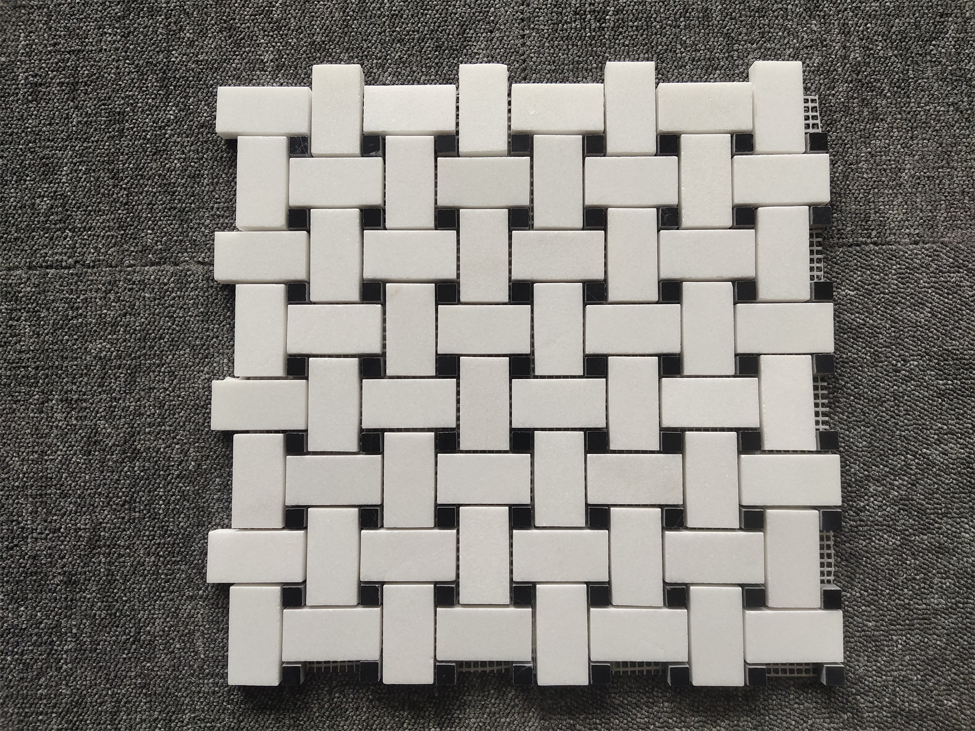 High quality wall decoration white marble stone mosaic marble flooring mixed marble mosaic peel and stick backsplash