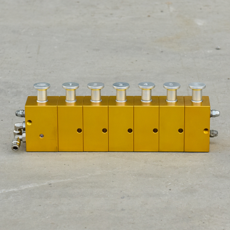 Pneumatic Control Box Blocking Valves To Control Bottom valves of 6 compartments fuel oil tank trucks