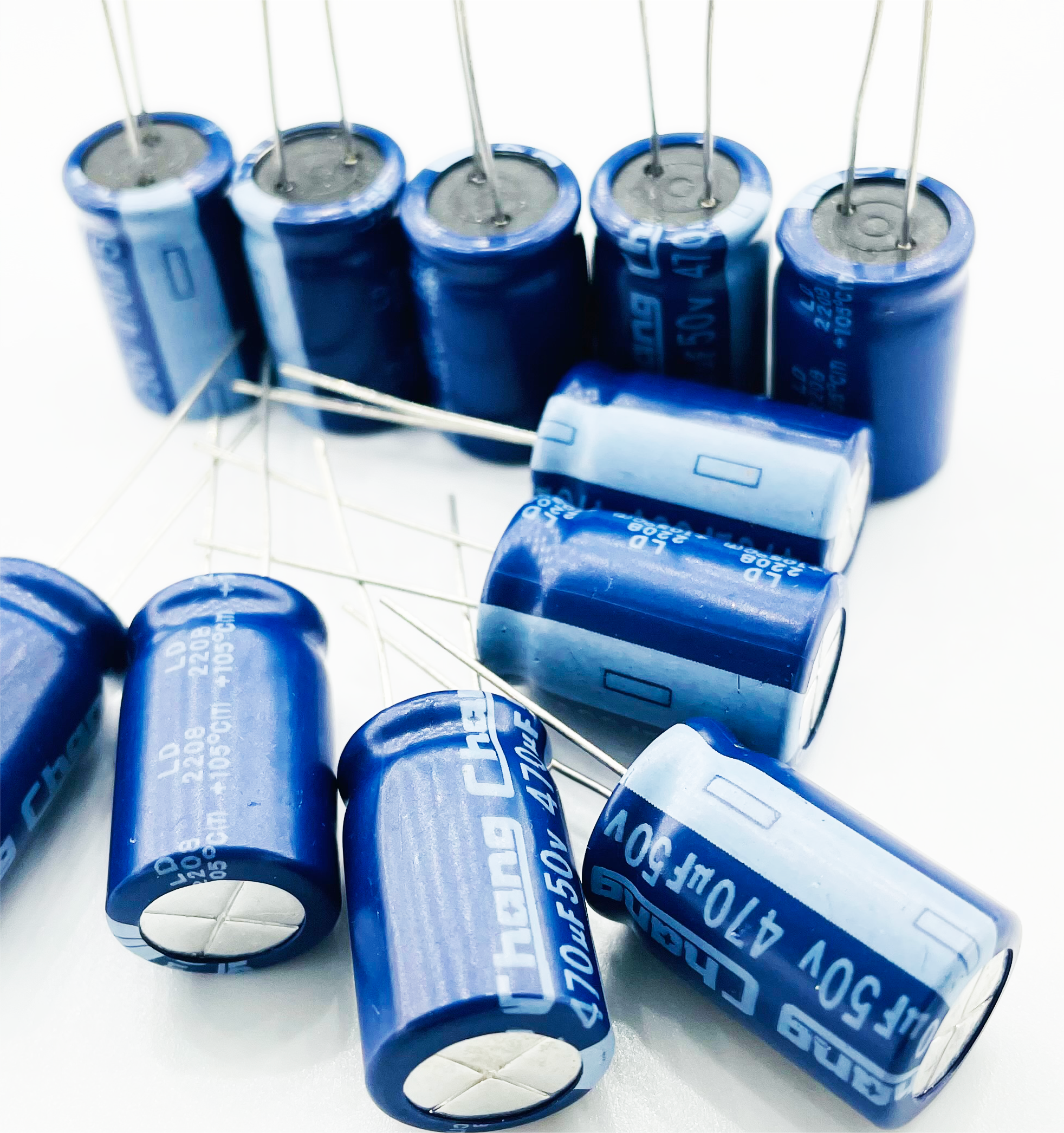 Aluminum electrolytic capacitor with plug-in design