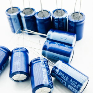 Aluminum electrolytic capacitor with plug-in design