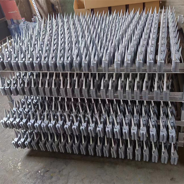 Medium Size Waterproof Galvanized Razor Point Wall Spikes For Fence And Wall With Steel Wire Material