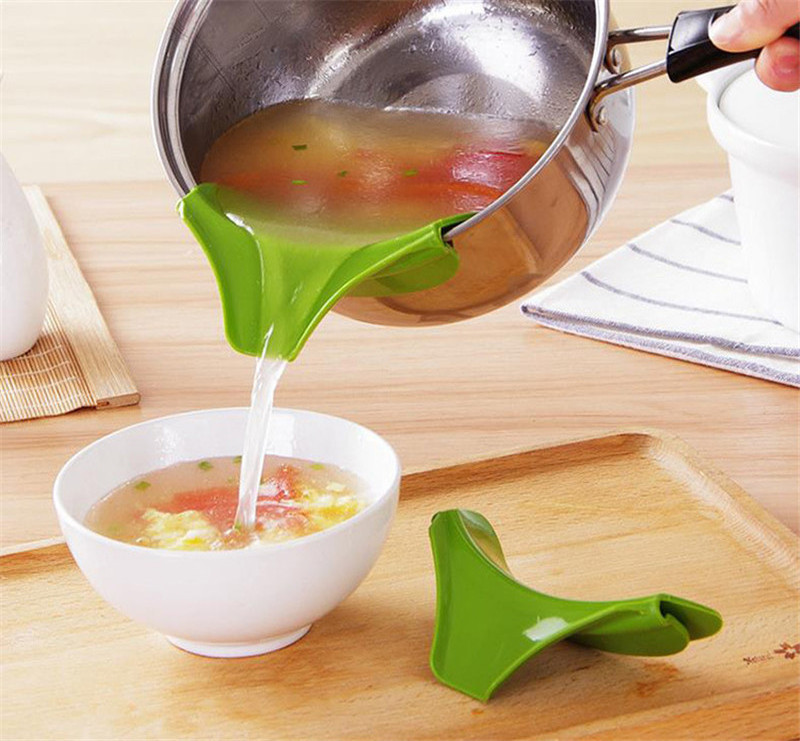 Anti-spill Silicone Slip on Pour Soup Spout Funnel for Pots Pans Kitchen Gadget Tool Portable Silicone Liquid Funnel